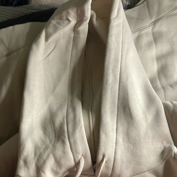Reebok size large color Stucco hoodie NIP - Picture 2 of 5